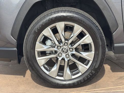 Used 2021 Toyota RAV4 XLE Premium image 34