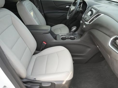 Used 2024 Chevrolet Equinox LT image 18