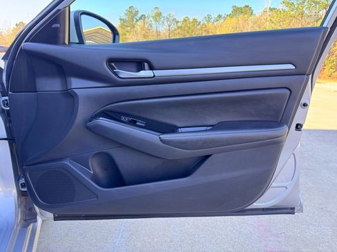 Used 2023 Nissan Altima 2.5 SV image 19