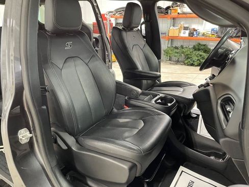 Used 2020 Chrysler Pacifica Touring-L AWD/4WD image 21