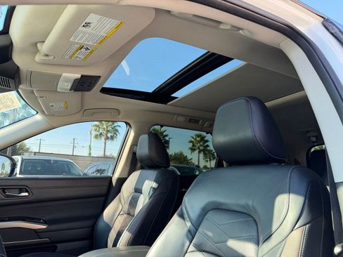 Used 2023 Nissan Pathfinder Platinum image 6