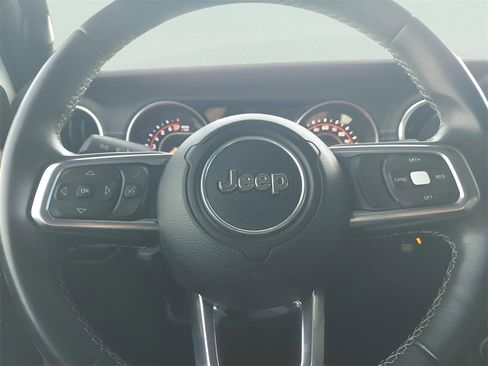 Used 2018 Jeep Wrangler Unlimited Sahara image 18