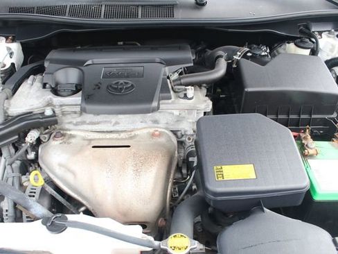 Used 2012 Toyota Camry LE image 3