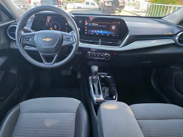 Used 2025 Chevrolet Trax LT FWD image 14