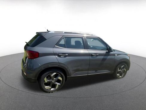 Used 2025 Hyundai Venue SEL FWD image 13