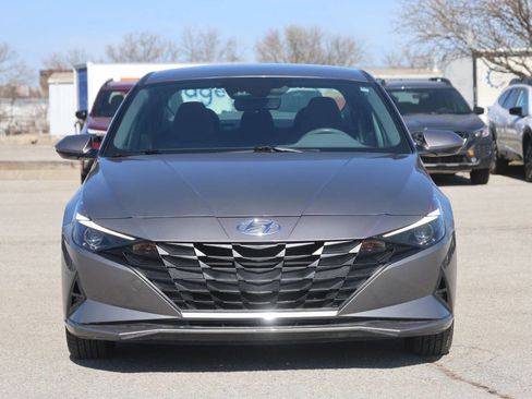 Used 2023 Hyundai Elantra SE image 2