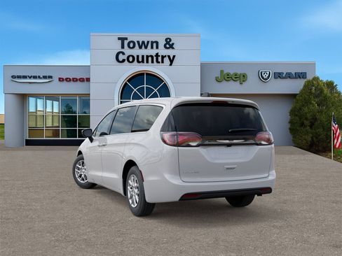 New 2026 Chrysler Voyager LX image 3