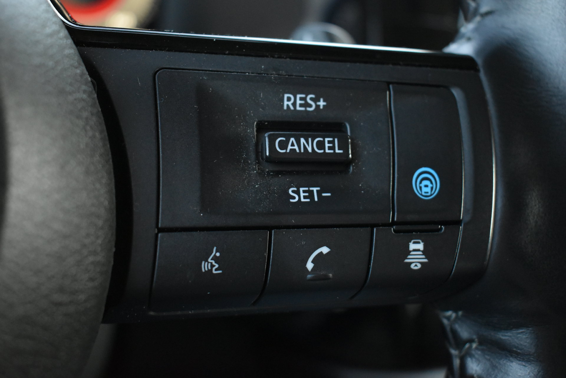 Used 2022 Nissan Pathfinder Platinum w/ Cargo Package AWD/4WD image 23