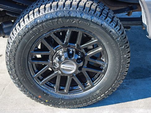 Used 2022 Ford F350 Lariat w/ Black Appearance Package image 12