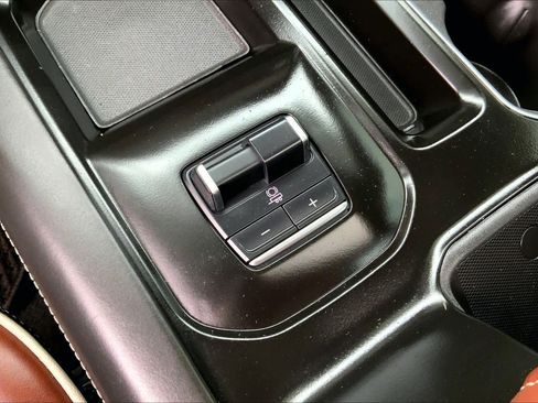 Used 2025 GMC Sierra 2500 Denali Ultimate image 32