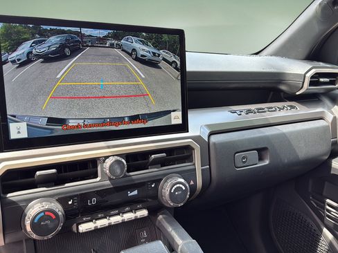 Used 2024 Toyota Tacoma TRD Off-Road AWD/4WD image 29