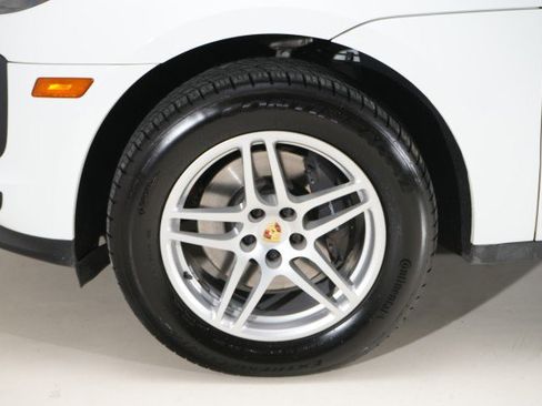 Used 2020 Porsche Macan image 27