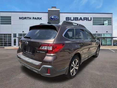 Used 2019 Subaru Outback 2.5i Limited AWD/4WD image 3