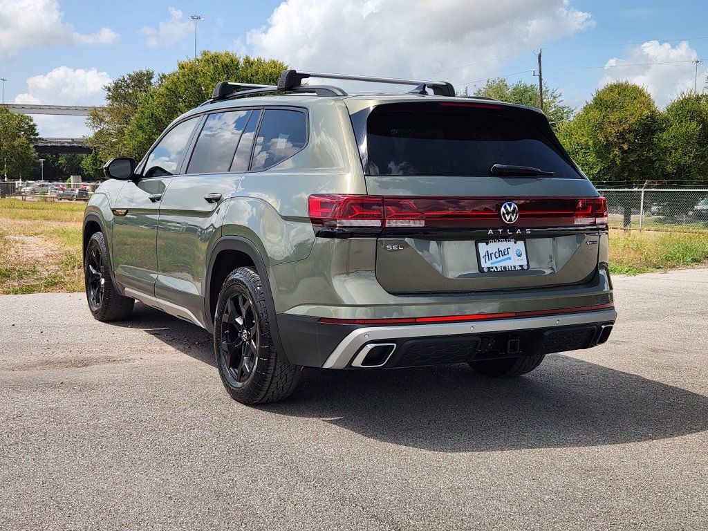 Used 2024 Volkswagen Atlas Peak Edition SEL AWD/4WD image 4