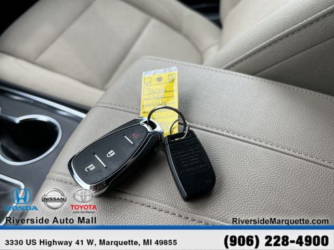 Used 2023 Chevrolet Traverse LS AWD/4WD image 27