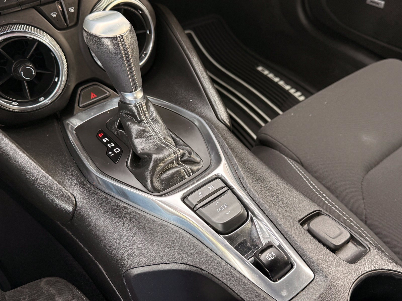 Used 2020 Chevrolet Camaro LT w/ Technology Package RWD image 32