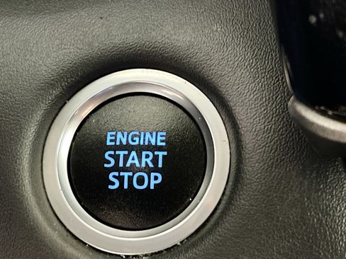 Used 2021 Toyota Highlander XLE FWD image 24