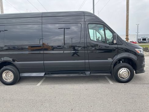 Used 2023 Mercedes-Benz Sprinter 3500 image 29