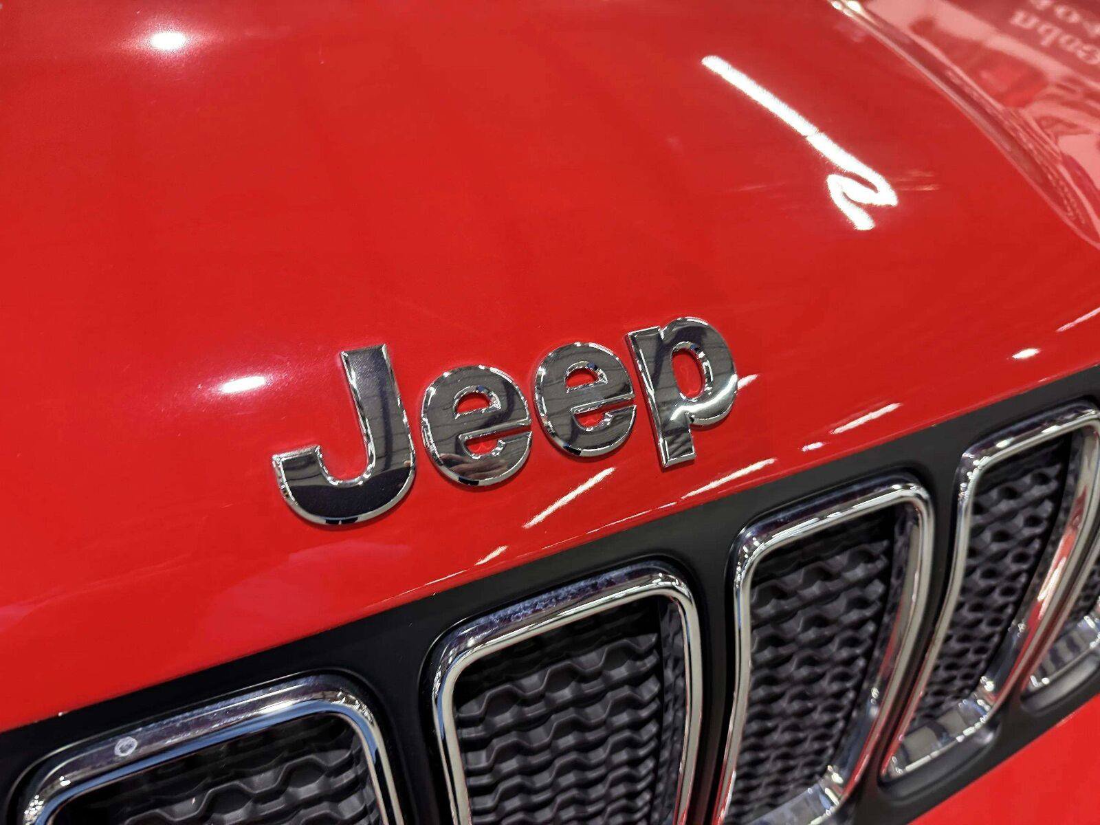 Used 2020 Jeep Renegade Latitude AWD/4WD image 16