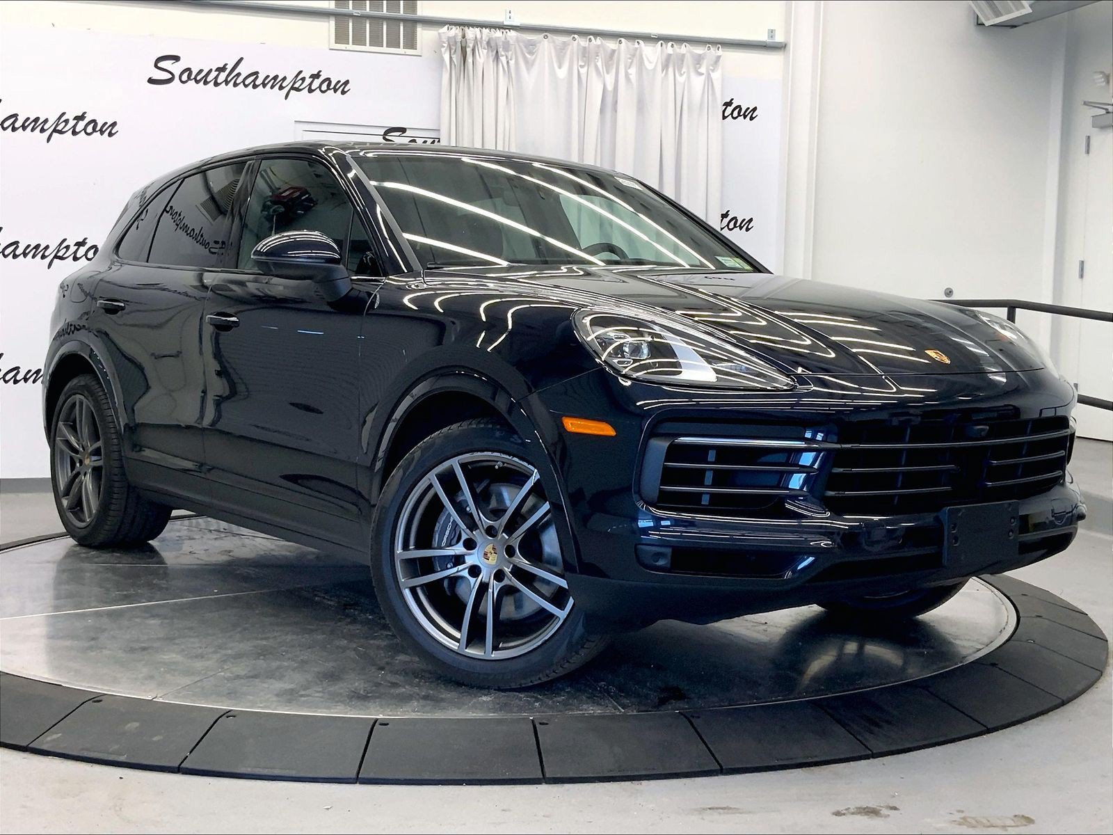 Certified 2023 Porsche Cayenne Platinum Edition AWD/4WD image 9