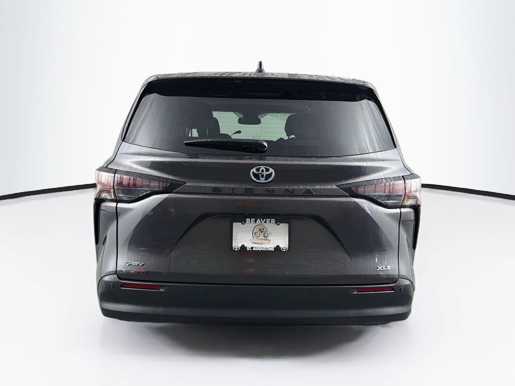Used 2025 Toyota Sienna XLE FWD image 8