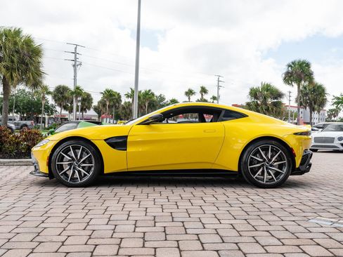 Used 2020 Aston Martin V8 Vantage Coupe image 17