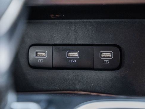 Used 2024 Kia Carnival LX image 26