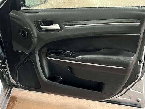 Used 2018 Chrysler 300 Touring L AWD/4WD image 21