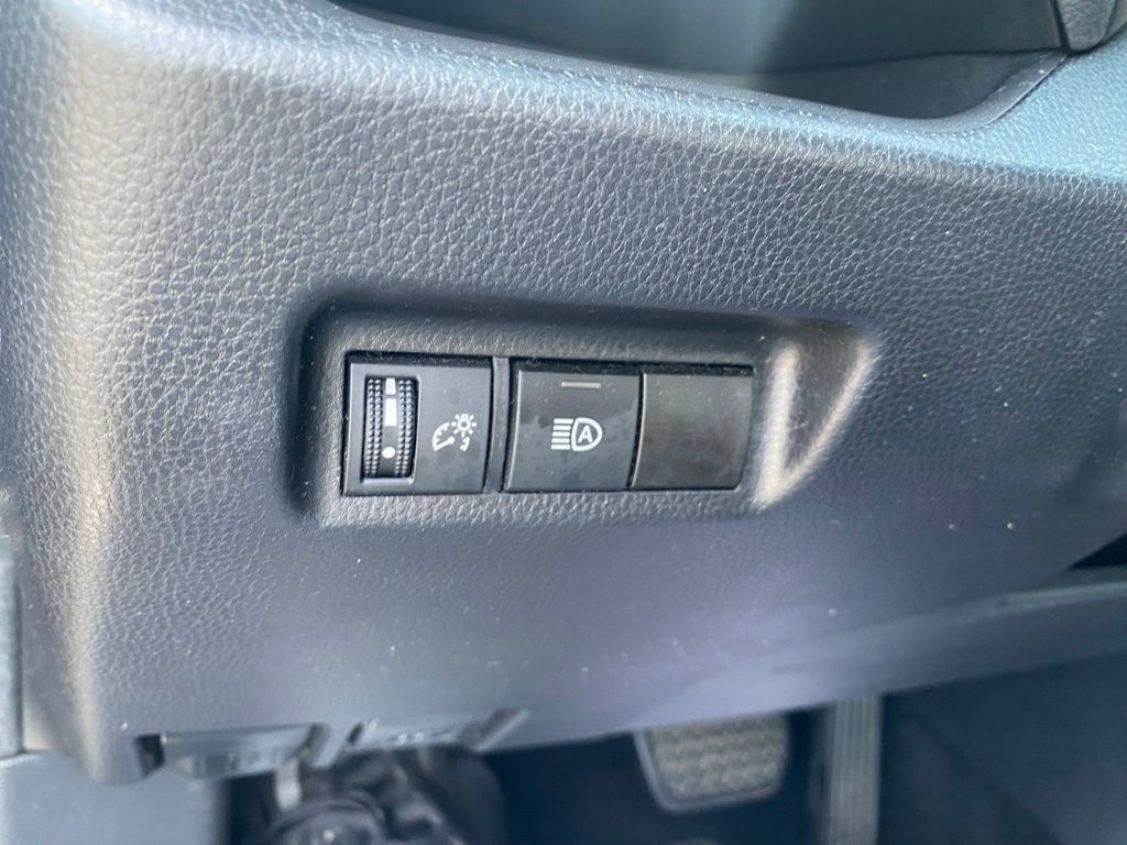 Used 2021 Toyota RAV4 XLE FWD image 26