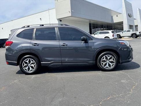 Used 2023 Subaru Forester Premium AWD/4WD image 3