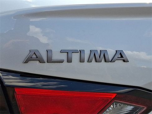Used 2024 Nissan Altima 2.5 SV image 31