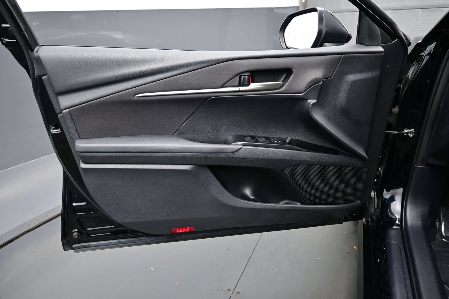 Used 2025 Toyota Camry LE FWD image 9