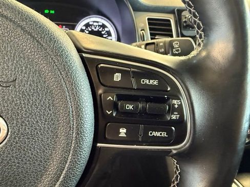 Used 2018 Kia Niro EX w/ EX Premium Package image 17