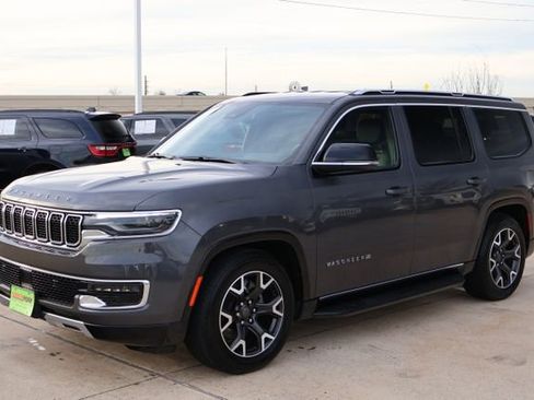 Used 2024 Jeep Wagoneer Series III image 3