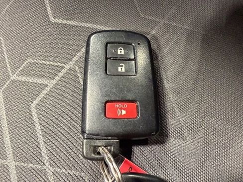 Used 2017 Toyota Tacoma TRD Off-Road w/ Premium & Technology Package image 28