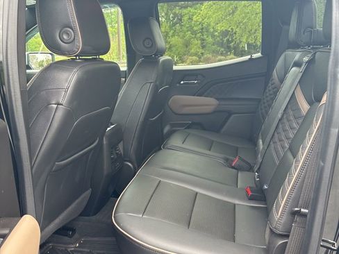 Used 2024 GMC Canyon Denali image 8