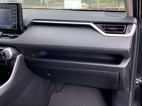 Used 2021 Toyota RAV4 LE image 18