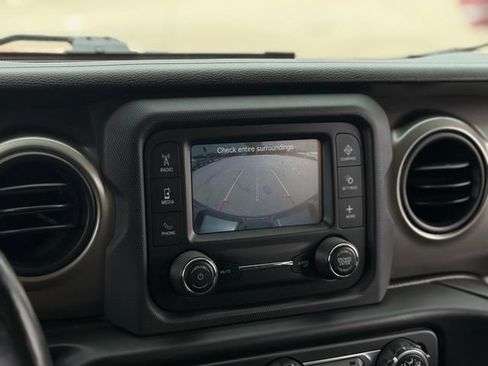 Used 2018 Jeep Wrangler Unlimited Sport S AWD/4WD image 3