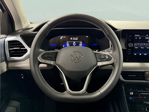 Used 2025 Volkswagen Taos SE image 11