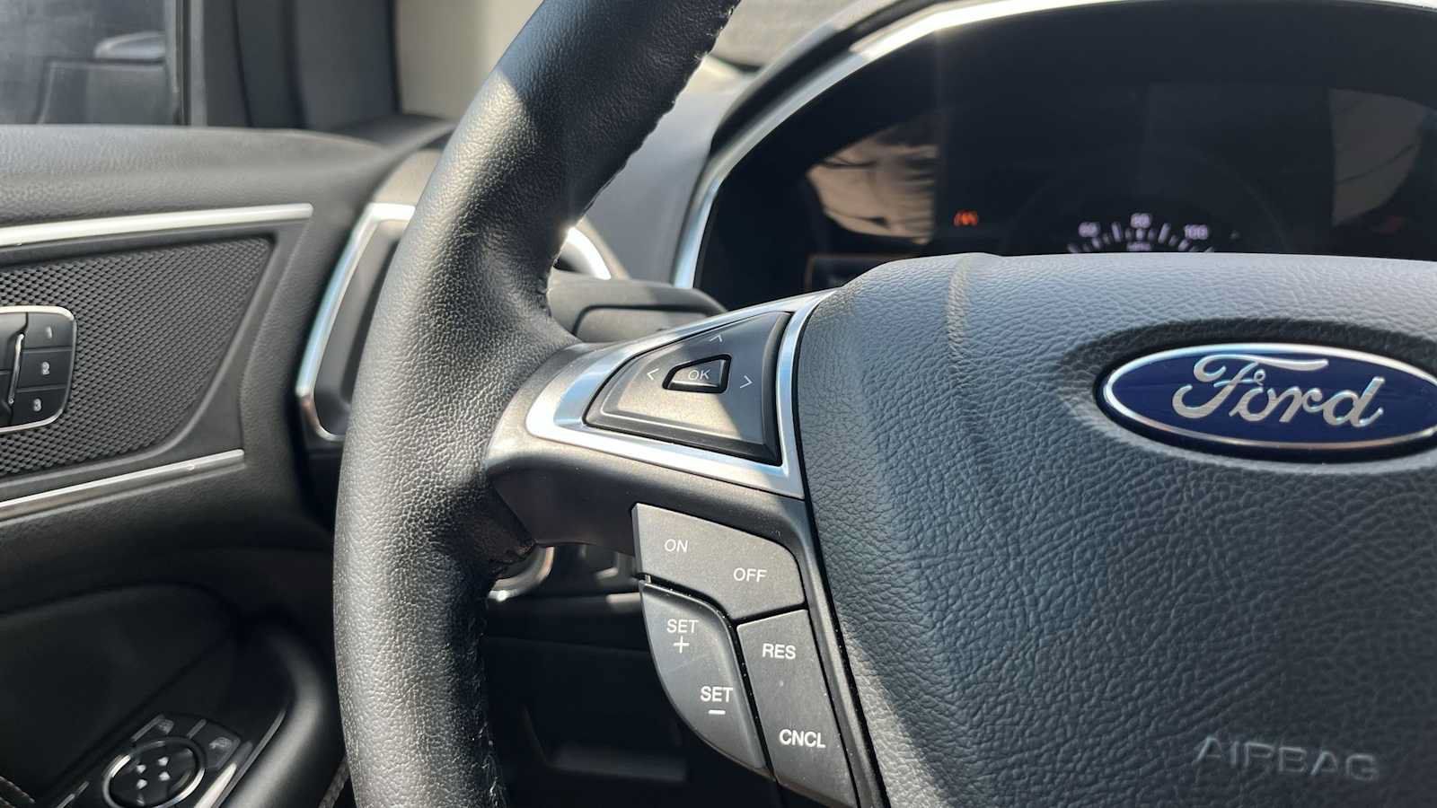 Used 2015 Ford Edge Titanium AWD/4WD image 35