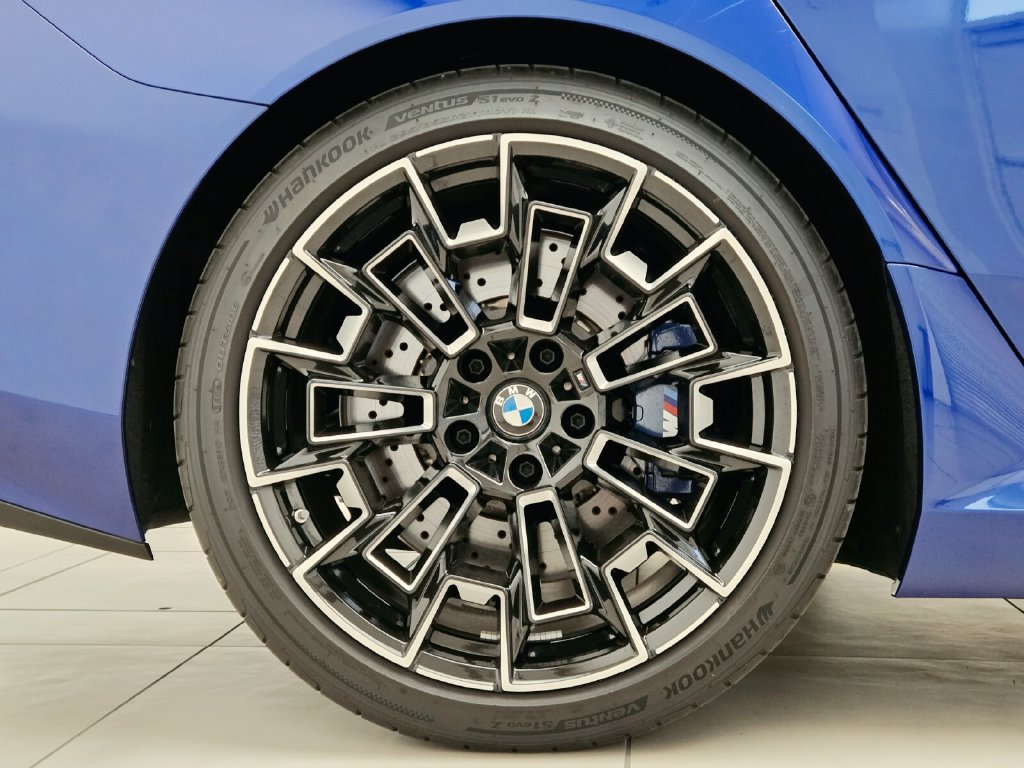 Used 2025 BMW M5 w/ Carbon Package AWD/4WD image 7