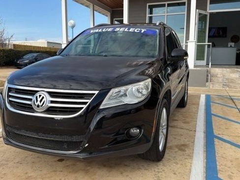 Used 2011 Volkswagen Tiguan SE image 7