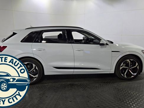 Used 2024 Audi Q8 e-tron Premium Plus AWD/4WD image 8
