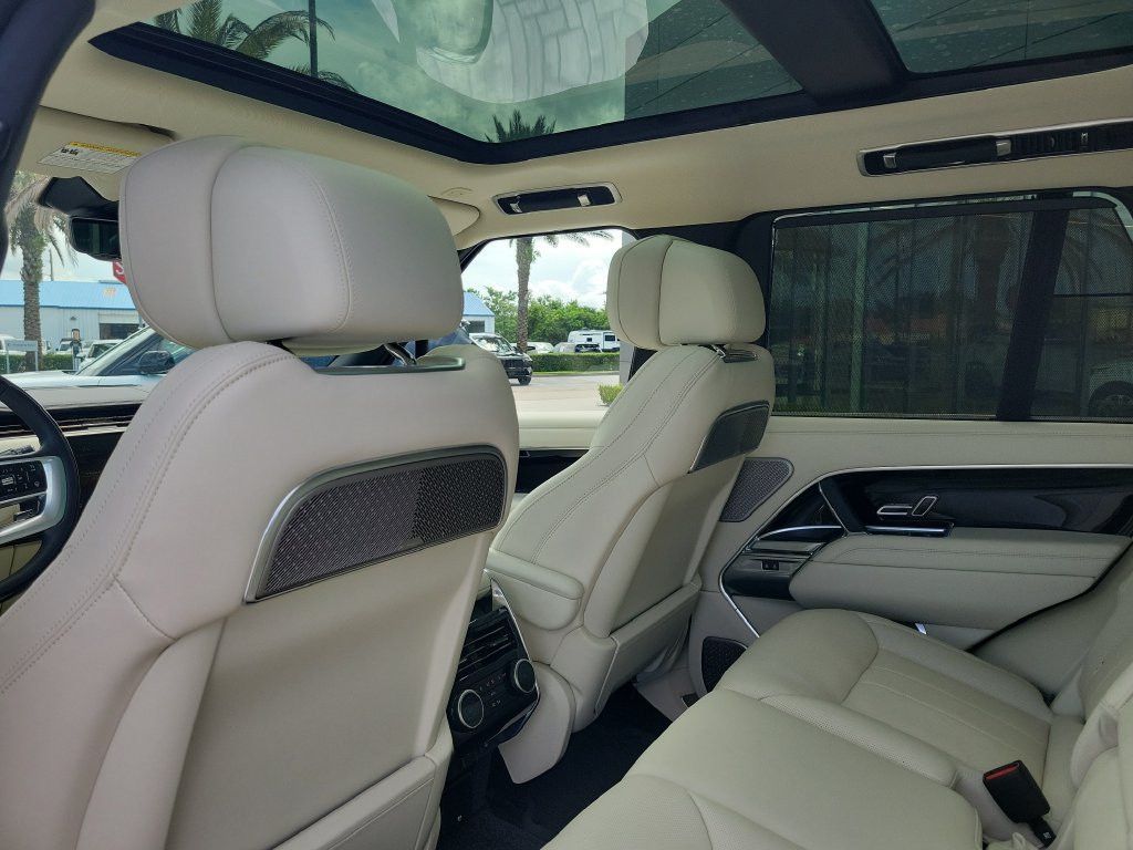 New 2026 Land Rover Range Rover Autobiography AWD/4WD image 17