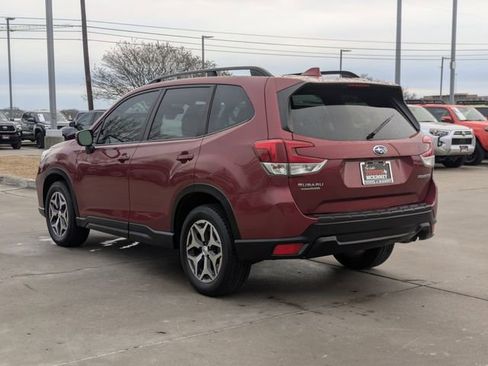 Used 2020 Subaru Forester Premium image 8