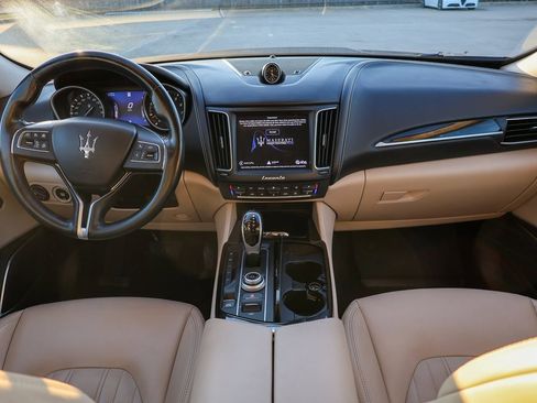 Used 2018 Maserati Levante GranLusso image 10