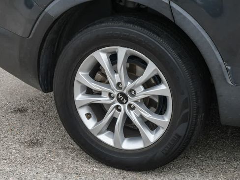 Used 2021 Kia Telluride LX FWD image 10