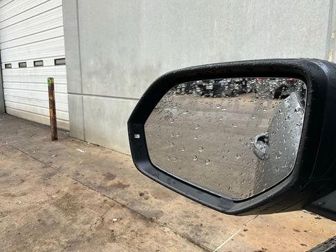 Used 2025 Volkswagen Atlas Cross Sport SE image 19