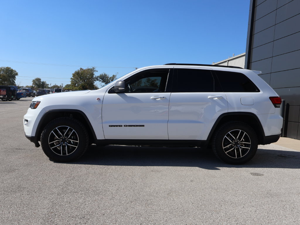Used 2021 Jeep Grand Cherokee Trailhawk w/ Premium Lighting Group AWD/4WD image 2