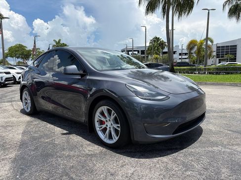 Used 2022 Tesla Model Y Performance AWD/4WD image 2